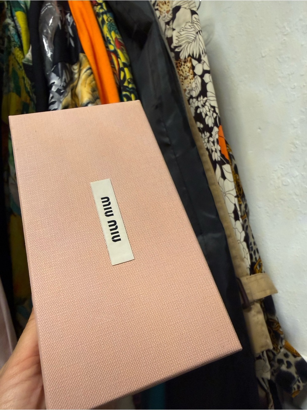 Miu Miu Blush Pink Logo Box - Picture 4 of 9